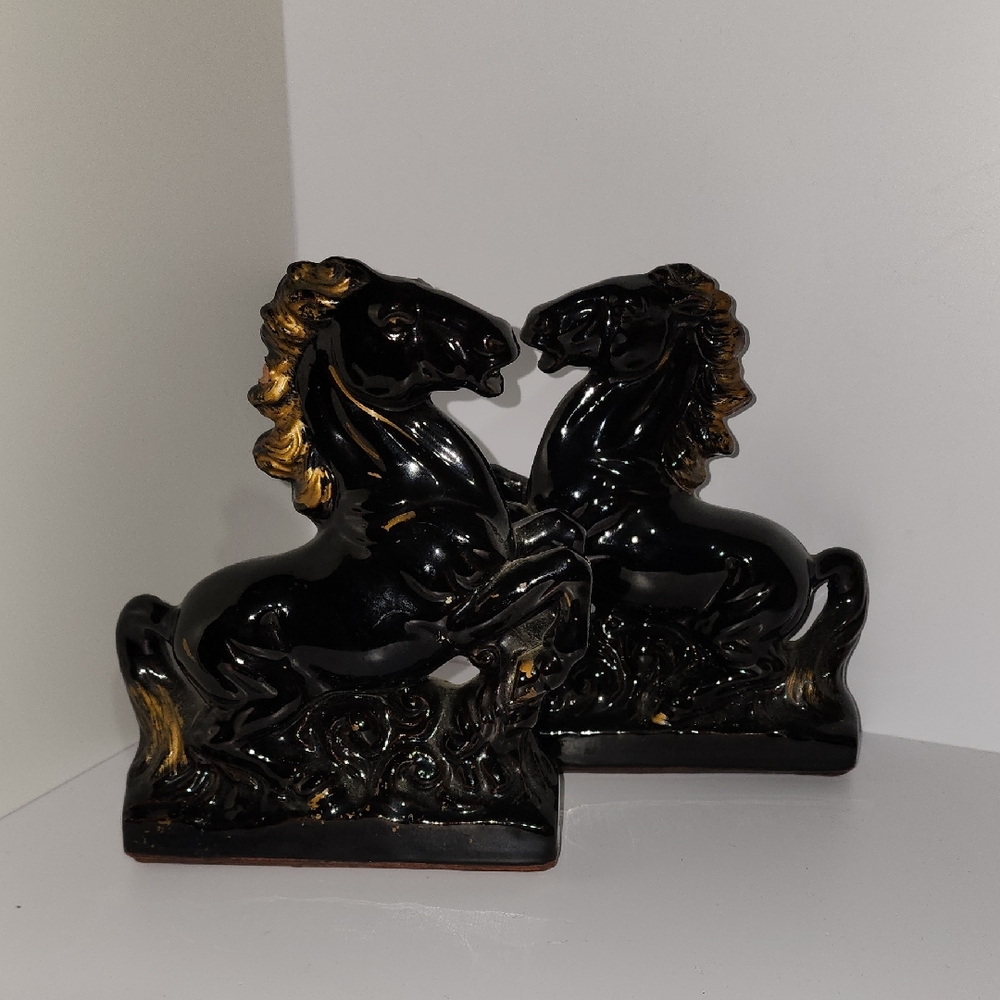 Ceramic Horse Decoration – Stylish Home Accent 🐎